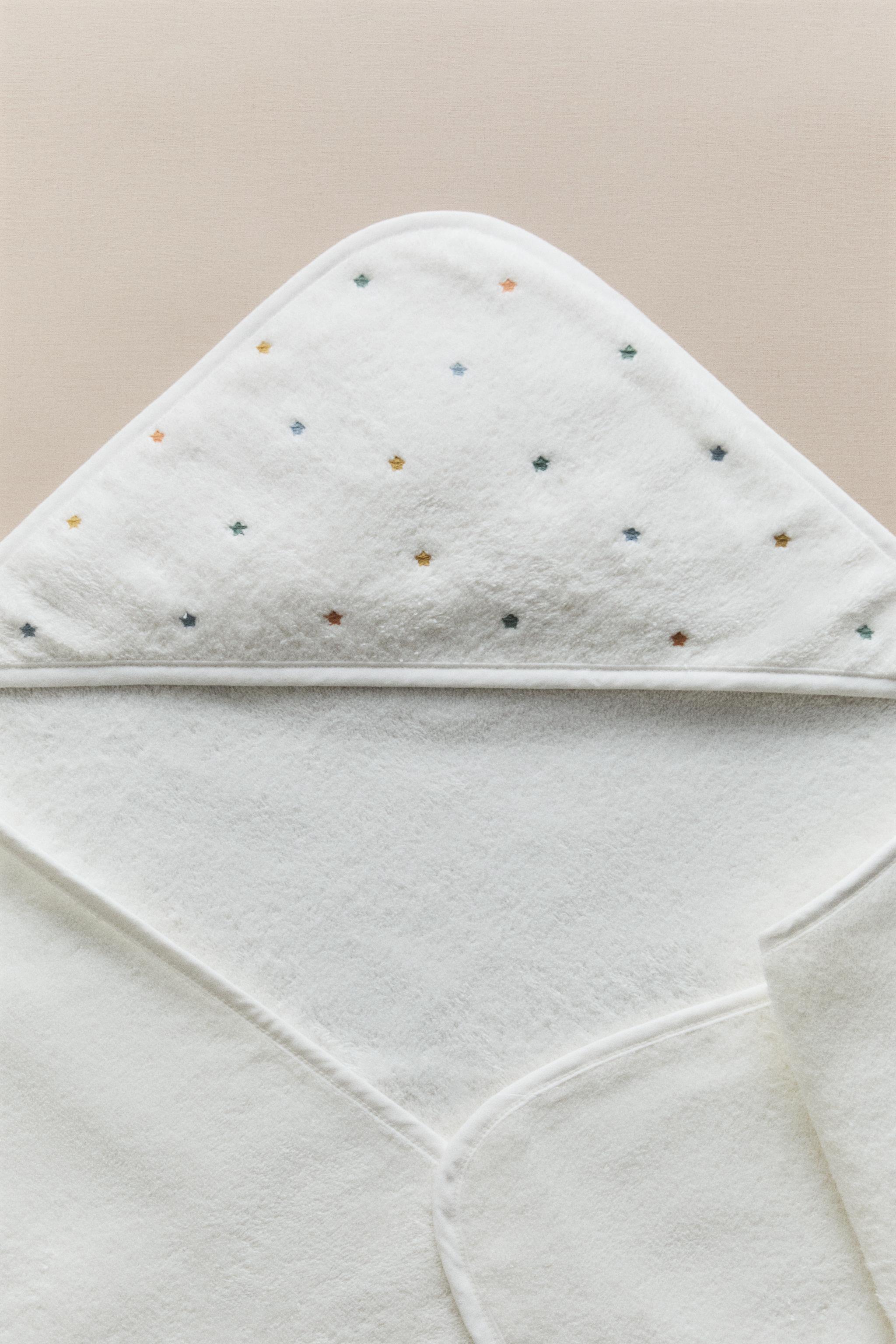 HOODED BABY TOWEL WITH STARS